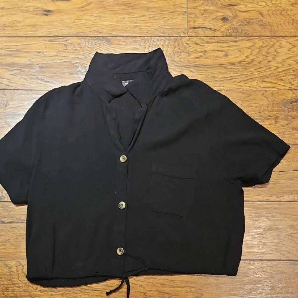 Moa Moa Black Collared Cropped Shirt